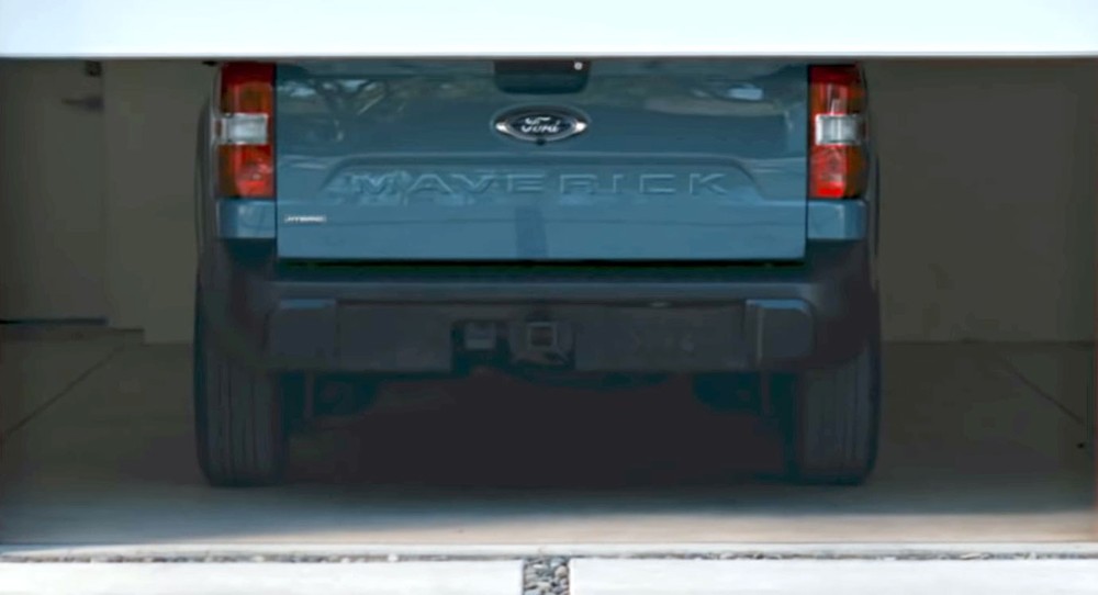 Tên xe được dập trên cửa sau của Ford Maverick 2022